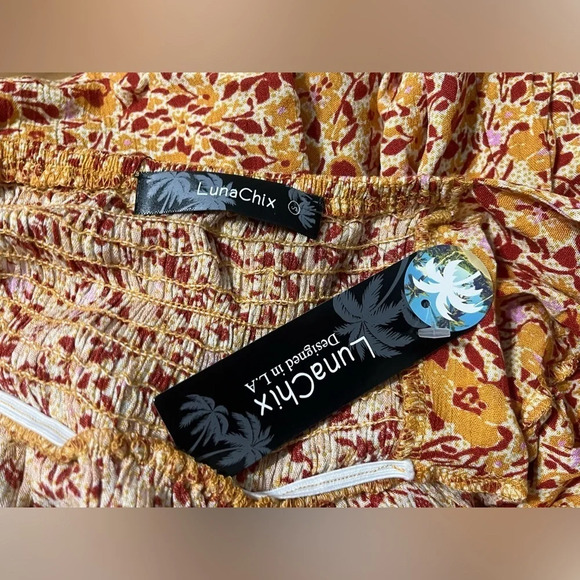 LunaChix Floral print dress with an open back - Picture 6 of 7